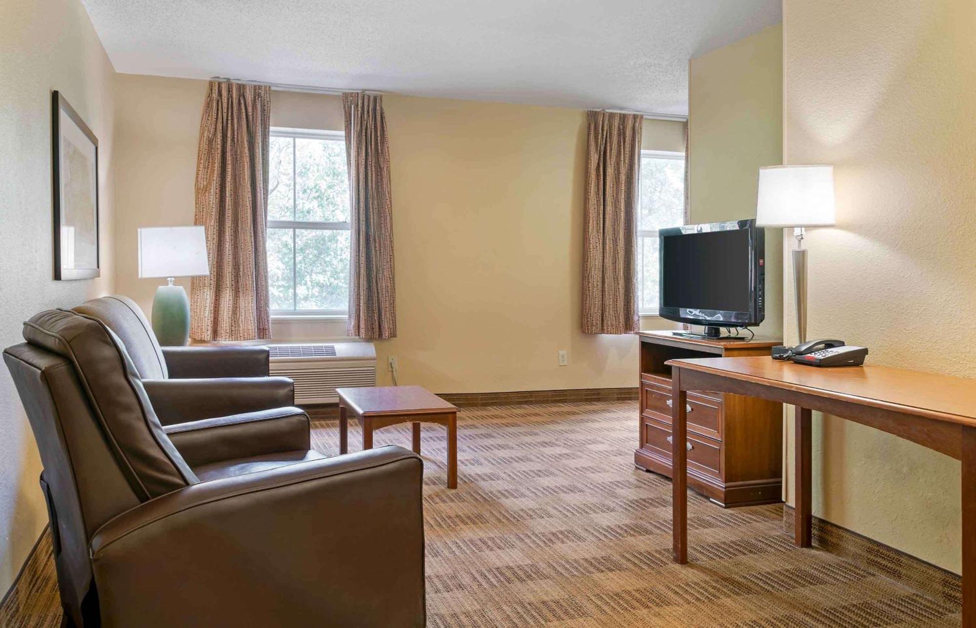 Extended Stay America Suites - Detroit - Novi - Orchard Hill Place Northville Exterior foto